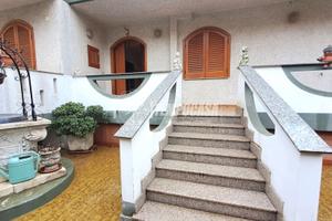 Villa indipendente con spazi esterni e box!