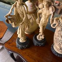 Statue e vaso in gesso cinesi