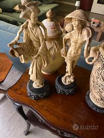 Statue e vaso in gesso cinesi