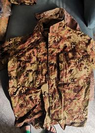 Giacca e pantalone mimetico