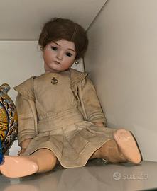 Bambola antica snodabile di porcellana. Schmidt