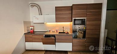 Cucina Ikea bianca e noce