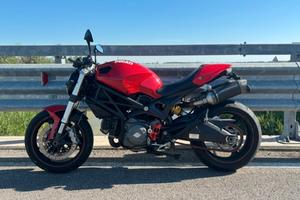 Ducati monster 696