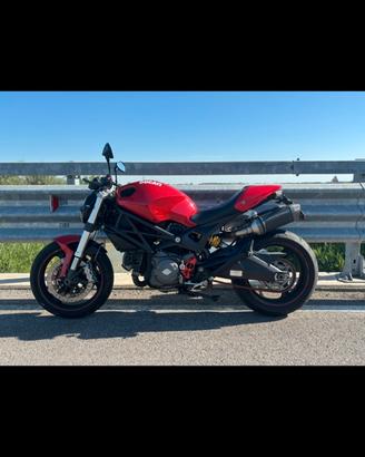 Ducati monster 696