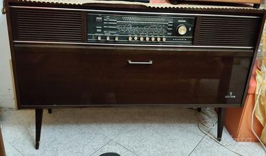 Radiofonografo Grundig stereo con giradischi