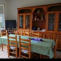 tavolo e armadio legno