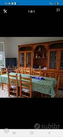tavolo e armadio legno