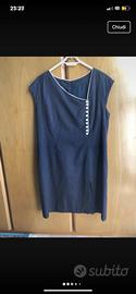 Vestito sartoriale gessato con scollo asimmetrico