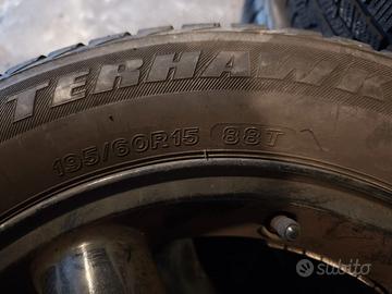 Gomme invernali con cerchi in lega 195/60 R15 88T