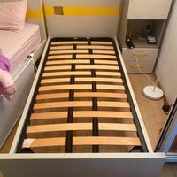 Letto singolo con rete a doghe e materasso