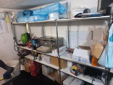 Mobile a ripiani modulabile 