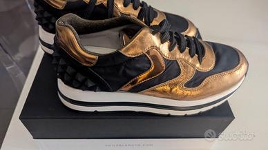 Voile Blanche - Maran Studs N.38 oro-nero