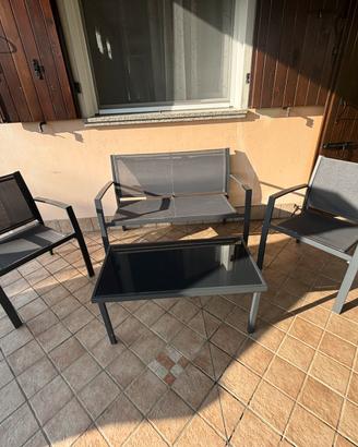 Tavolo e sedie da giardino