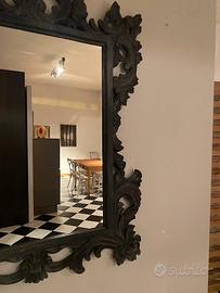 Spechio con cornice in legno