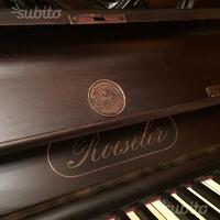 Pianoforte verticale da collezione