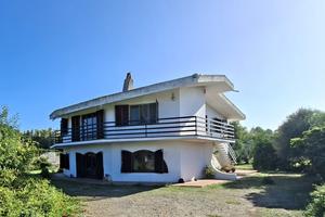 Villa bilivelli con uliveto a Pabillonis