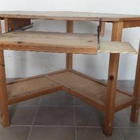 Portacomputer angolare in legno