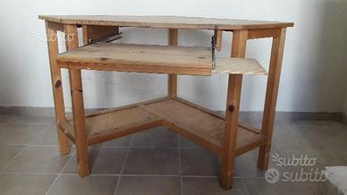 Portacomputer angolare in legno