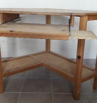 Portacomputer angolare in legno