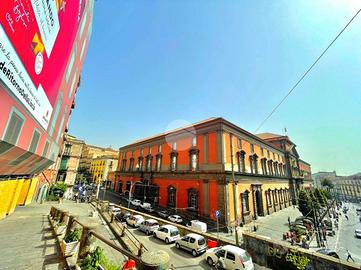 2 LOCALI A NAPOLI