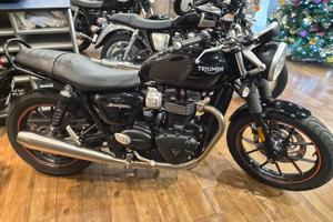 TRIUMPH STREET TWIN 900