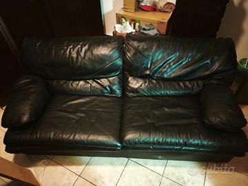 Divano tre posti pelle + cyclette professionale