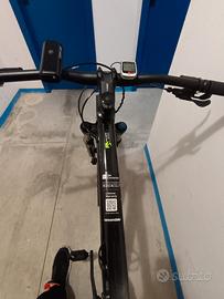 Mountain bike muscolare nuova 