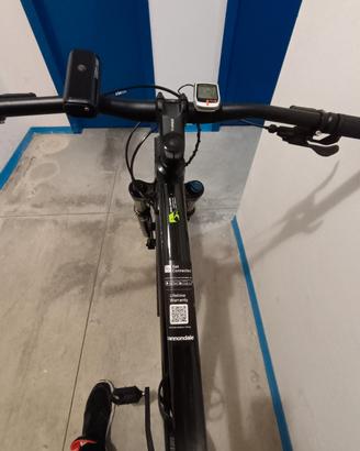 Mountain bike muscolare nuova 