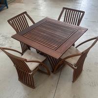 Tavolo in teak quadrato