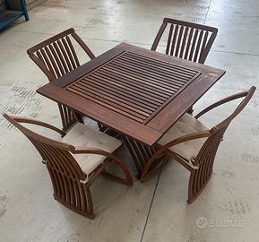 Tavolo in teak quadrato