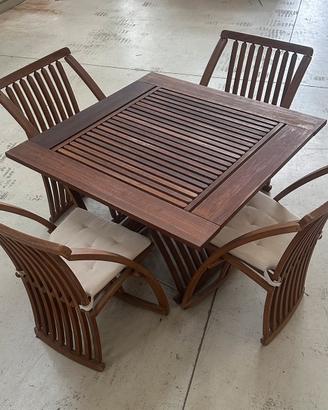 Tavolo in teak quadrato