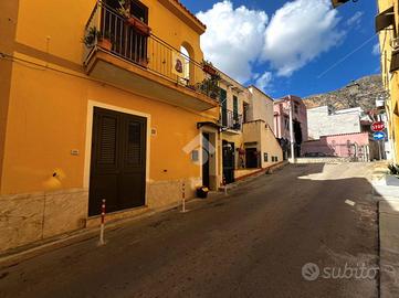 3 LOCALI A SANTA FLAVIA