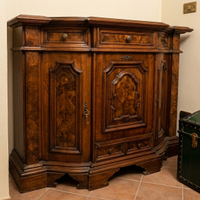 Credenza mossa in noce, stile barocchetto