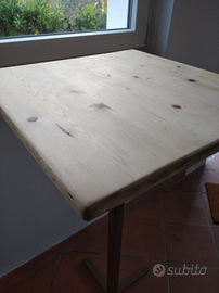 Tavolo alto bar con due sgabelli