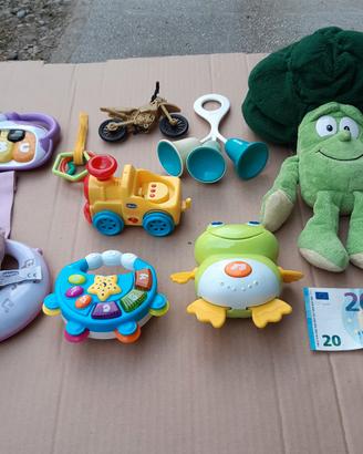 9 giocattoli, 5 elettronici con luci e suoni 