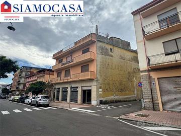 Appartamento con cucina, soggiorno e 4 camere