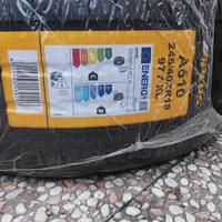 Gomme 245 40 r18 estive 