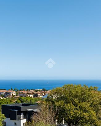 3 LOCALI A GRAVINA DI CATANIA