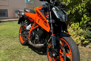 Ktm duke 390 800km pari al nuovo