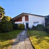 VILLA INDIPENDENTE: eleganza e spazi sopra la m...