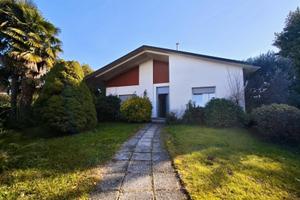 VILLA INDIPENDENTE: eleganza e spazi sopra la m...