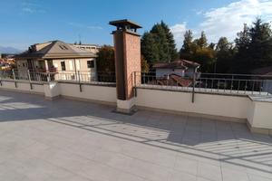 Biassono quadrilocale ultimo piano, terrazzo 60mq