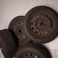 4 pneumatici 195/55 R15 invernali + cerchi