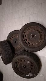 4 pneumatici 195/55 R15 invernali + cerchi
