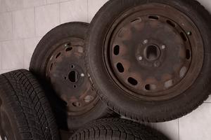 4 pneumatici 195/55 R15 invernali + cerchi