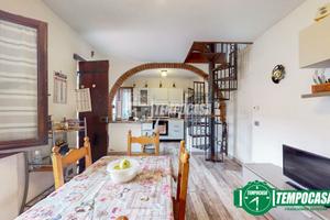 SOLUZIONE SEMI-INDIPENDENTE IN CORTE IN CENTRO A P