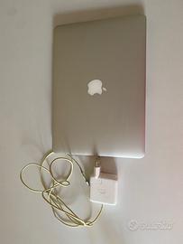 💻 MacBook Air 13” (2017) –8 GB RAM + SSD