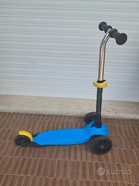 Monopattino a 3 ruote 