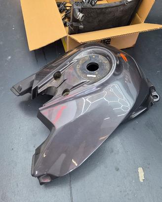 serbatoio KTM superduke 1290r 2.0