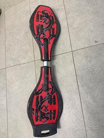 Waveboard Skate a Due Ruote – Rosso/Nero